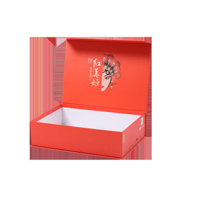 Un bon prix. Capacité personnalisée boîte cadeau de cartes à jouer noire matte avec logo en relief en ligne