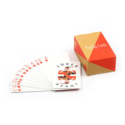 Un bon prix. Promouvoir l'apprentissage par le jeu avec des cartes de jeu éducatives et un design interactif en ligne