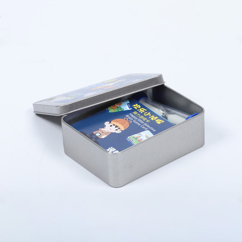Modèles de puzzles colorés Jouer aux cartes avec les cartes de la cour traditionnelle