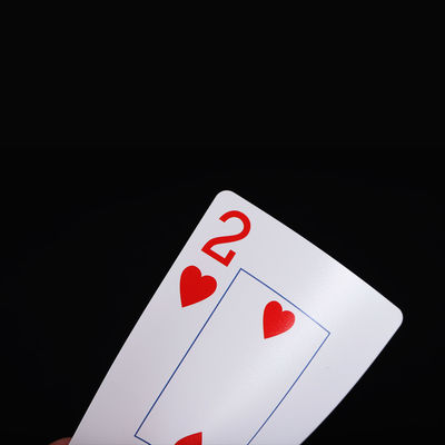 Un bon prix. Couche étanche pour les cartes à jouer en ligne
