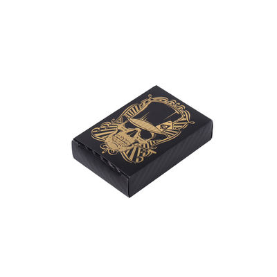 Un bon prix. Cartes de poker en PVC noir et en plastique, en or et en argent. en ligne