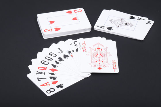 Un bon prix. Boîte de stockage de cartes de poker en relief OEM en vrac en ligne