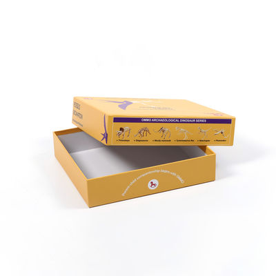 Un bon prix. Boîte cadeau à logo en relief élégant pour le stockage et le cadeau de cartes à jouer en ligne